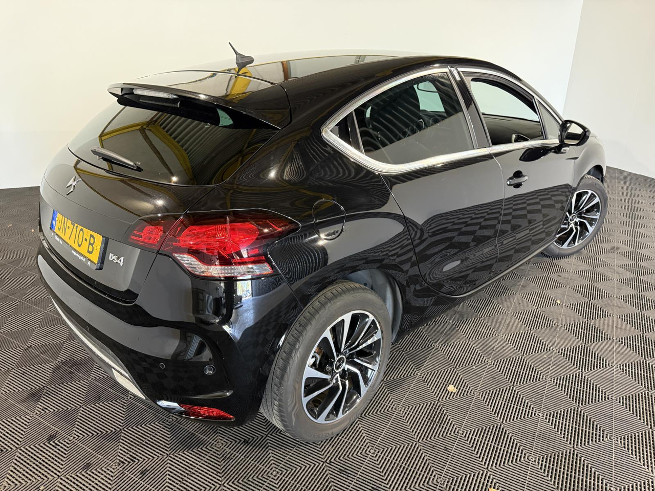 DS 4 1.2 PureTech Business | 2016 | 154.325 km | JN-710-B - Hatchback: gambar 3 DS 4 1.2 PureTech Business | 2016 | 154.325 km | JN-710-B - Hatchback: gambar 3