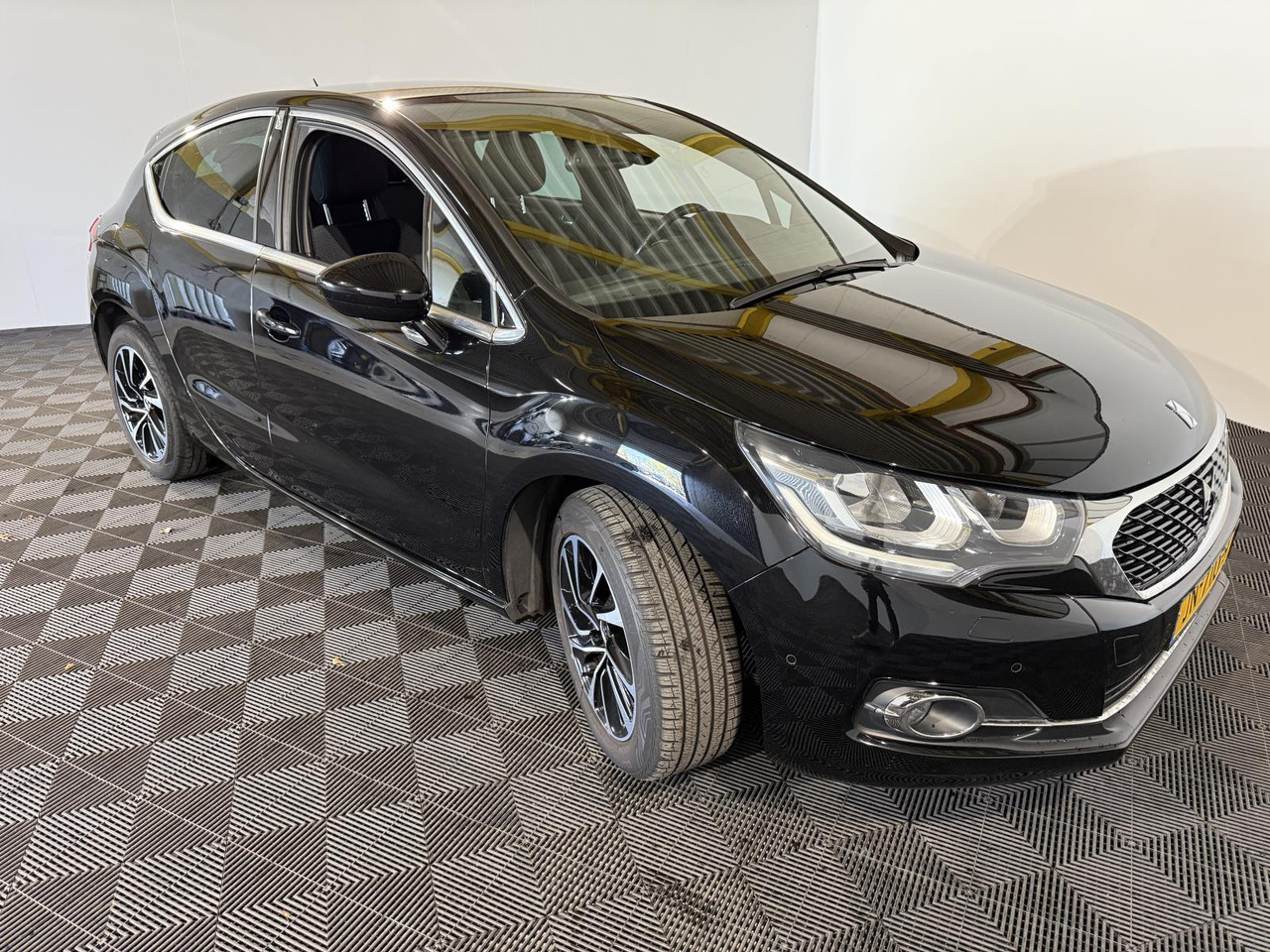DS 4 1.2 PureTech Business | 2016 | 154.325 km | JN-710-B - Hatchback: gambar 4 DS 4 1.2 PureTech Business | 2016 | 154.325 km | JN-710-B - Hatchback: gambar 4
