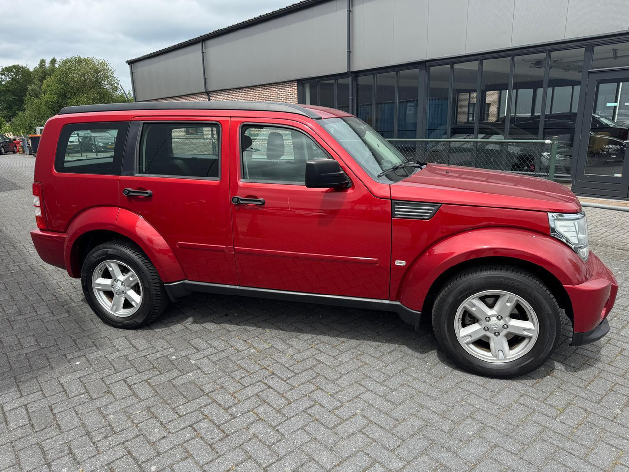 Dodge Nitro 3.7 V6 SXT | 2008 | 209.339 km | 31-ZD-PT - Mobil SUV: gambar 4 Dodge Nitro 3.7 V6 SXT | 2008 | 209.339 km | 31-ZD-PT - Mobil SUV: gambar 4