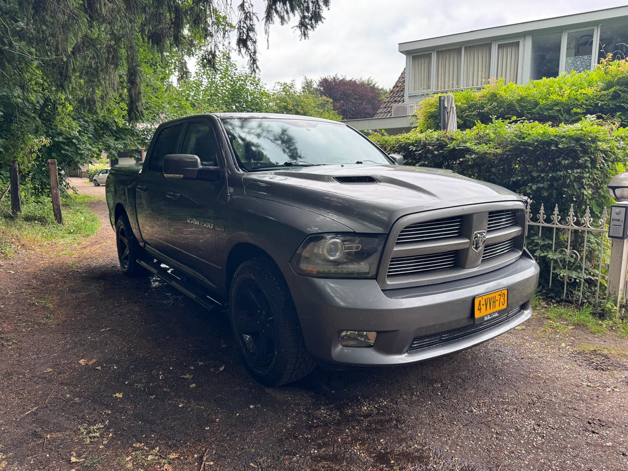 Dodge Ram 1500 5.7 V8 4X4 Crew Cab 5'7 Sport LPG 2012 248.406 km 4-VVH-73 - Truk pikap: gambar 3 Dodge Ram 1500 5.7 V8 4X4 Crew Cab 5'7 Sport LPG 2012 248.406 km 4-VVH-73 - Truk pikap: gambar 3