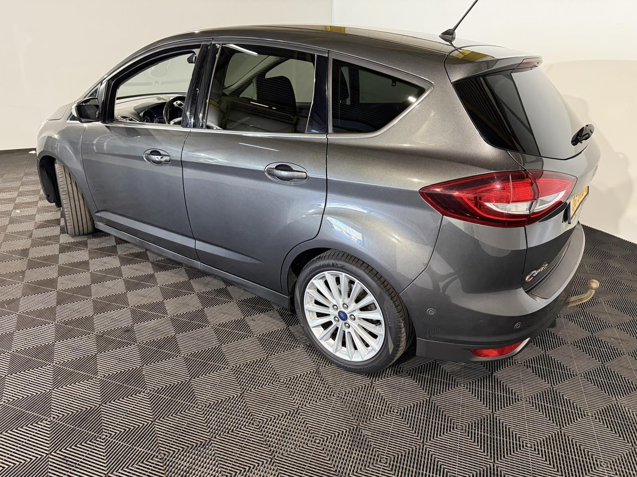 Ford C-Max 1.0 Titanium ZG-548-F 186.382 km - Mobil: gambar 3 Ford C-Max 1.0 Titanium ZG-548-F 186.382 km - Mobil: gambar 3