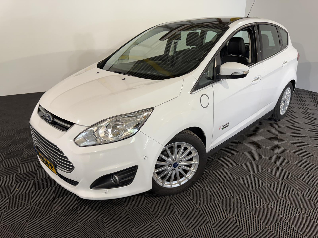 Ford C-Max 2.0 Plug-in Hybrid Titanium Plus | 2015 | 233.632 km | HL-834-P - Mobil: gambar 1 Ford C-Max 2.0 Plug-in Hybrid Titanium Plus | 2015 | 233.632 km | HL-834-P - Mobil: gambar 1