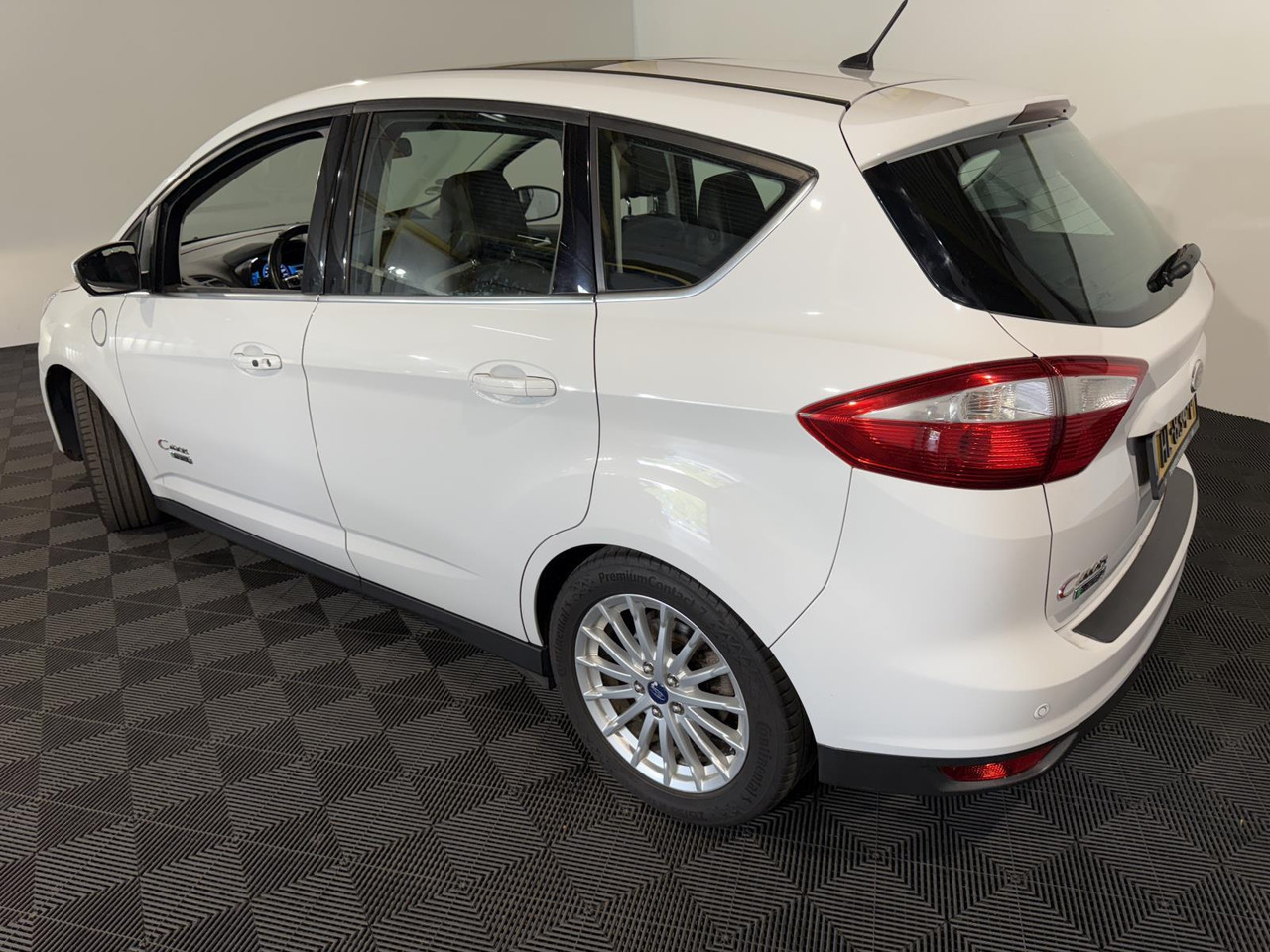 Ford C-Max 2.0 Plug-in Hybrid Titanium Plus | 2015 | 233.632 km | HL-834-P - Mobil: gambar 3 Ford C-Max 2.0 Plug-in Hybrid Titanium Plus | 2015 | 233.632 km | HL-834-P - Mobil: gambar 3