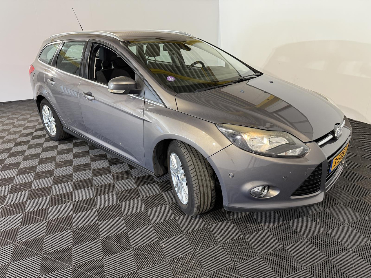 Ford | Focus Wagon | 1.0 EcoBoost Edition Plus | 2013 | 228.888 km | 3SRS07 | Logisch - Mobil: gambar 4 Ford | Focus Wagon | 1.0 EcoBoost Edition Plus | 2013 | 228.888 km | 3SRS07 | Logisch - Mobil: gambar 4