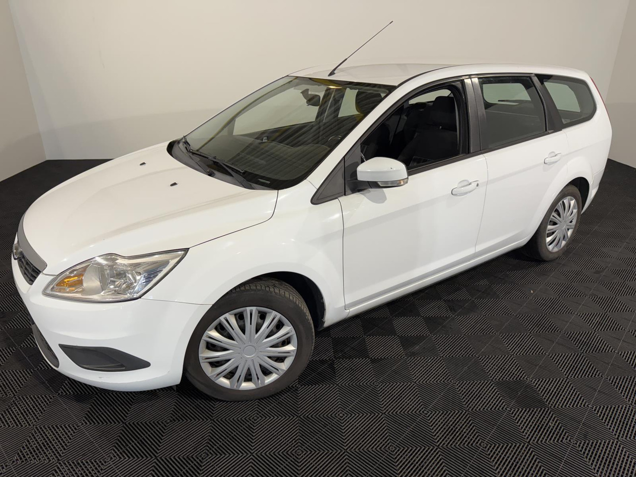 Ford Focus Wagon 1.6 Comfort 33-LKG-1 283.490 km - Mobil: gambar 1 Ford Focus Wagon 1.6 Comfort 33-LKG-1 283.490 km - Mobil: gambar 1