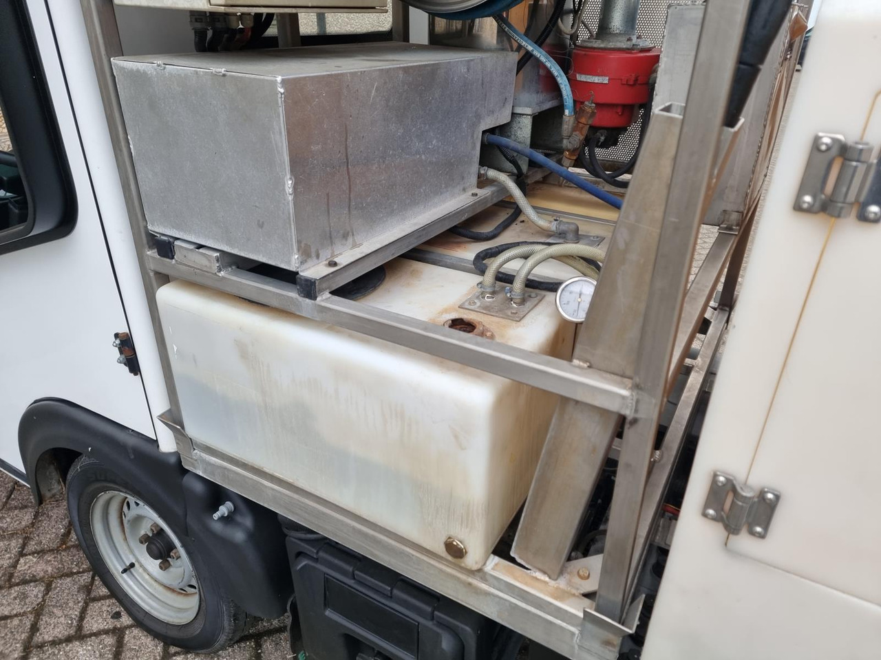 Goupil G3 Kipper met Hogedrukreiniger T-07-BSZ - Kereta golf: gambar 4 Goupil G3 Kipper met Hogedrukreiniger T-07-BSZ - Kereta golf: gambar 4