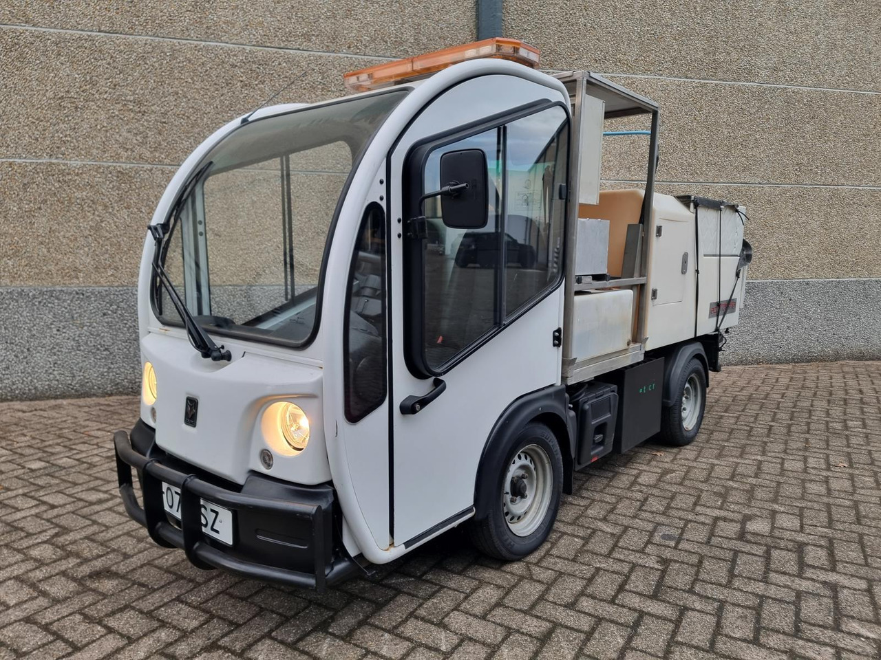 Goupil G3 Kipper met Hogedrukreiniger T-07-BSZ - Kereta golf: gambar 1 Goupil G3 Kipper met Hogedrukreiniger T-07-BSZ - Kereta golf: gambar 1