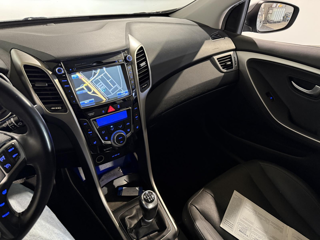 Hyundai | i30 | 1.6 GDI i-Catcher | 2012 | 287.418 km | 40XFT1 | Logisch - Hatchback: gambar 2 Hyundai | i30 | 1.6 GDI i-Catcher | 2012 | 287.418 km | 40XFT1 | Logisch - Hatchback: gambar 2