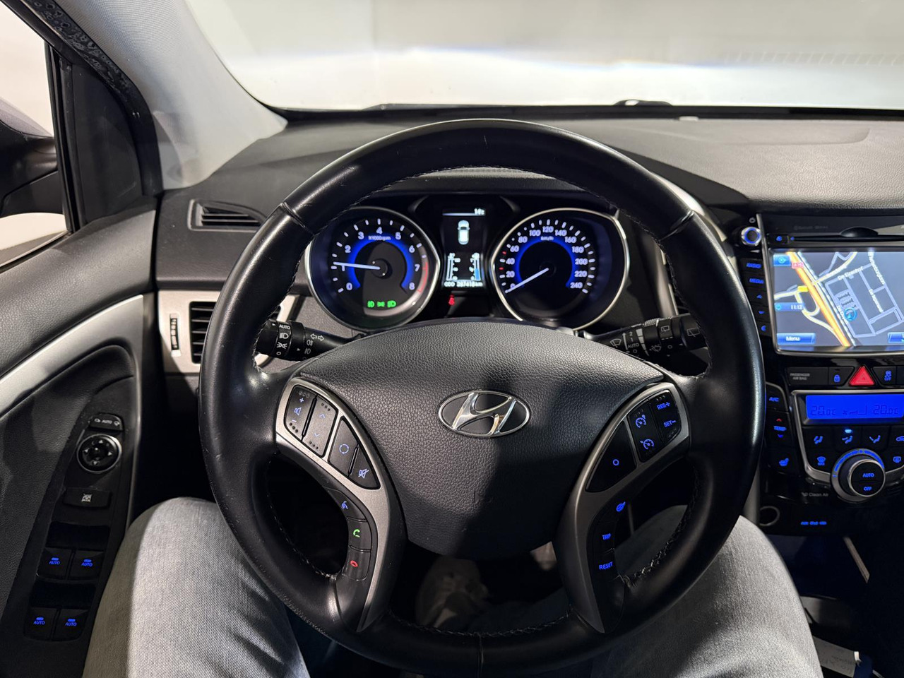 Hyundai | i30 | 1.6 GDI i-Catcher | 2012 | 287.418 km | 40XFT1 | Logisch - Hatchback: gambar 3 Hyundai | i30 | 1.6 GDI i-Catcher | 2012 | 287.418 km | 40XFT1 | Logisch - Hatchback: gambar 3