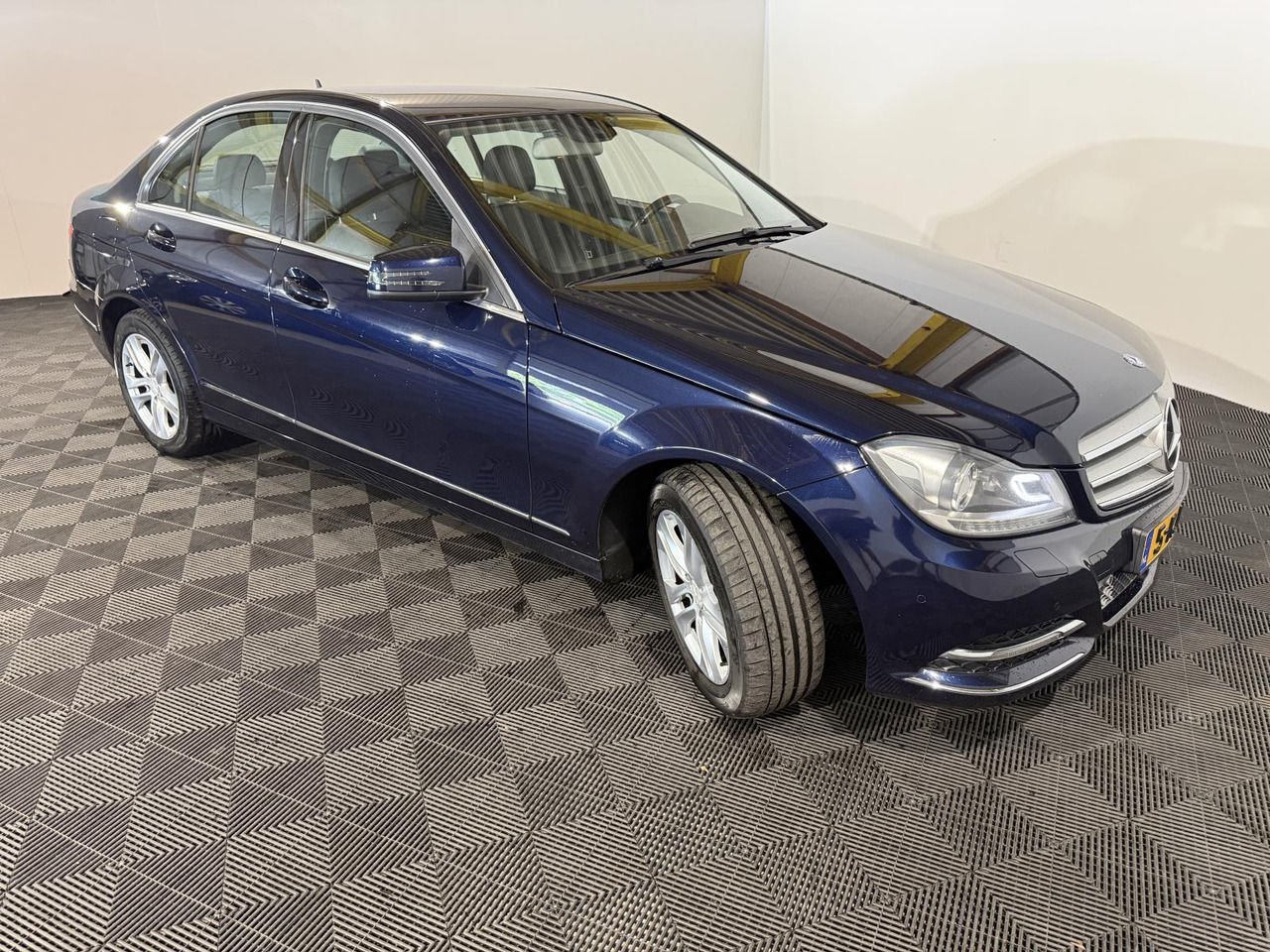 Mercedes-Benz C-klasse 220 CDI BlueEFFICIENCY Edition Avantgarde | 2013 | 348.866 km | 5-KJR-88 - Mobil sedan: gambar 4 Mercedes-Benz C-klasse 220 CDI BlueEFFICIENCY Edition Avantgarde | 2013 | 348.866 km | 5-KJR-88 - Mobil sedan: gambar 4