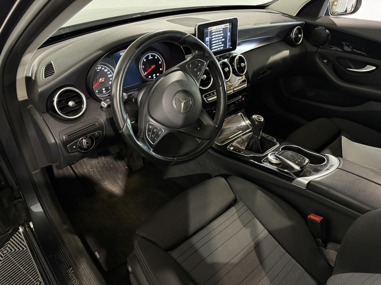 Mercedes-Benz C-klasse Estate 180 CDI Lease Edition | 2015 | 254.154 km | GG-957-B - Mobil: gambar 5 Mercedes-Benz C-klasse Estate 180 CDI Lease Edition | 2015 | 254.154 km | GG-957-B - Mobil: gambar 5