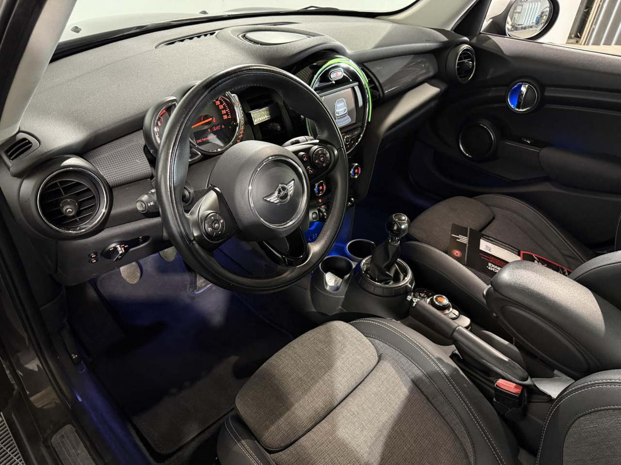 Mini | Mini | 1.5 Cooper Chili Business | 2015 | 201.355 km | 1ZPK60 | Logisch - Hatchback: gambar 4 Mini | Mini | 1.5 Cooper Chili Business | 2015 | 201.355 km | 1ZPK60 | Logisch - Hatchback: gambar 4