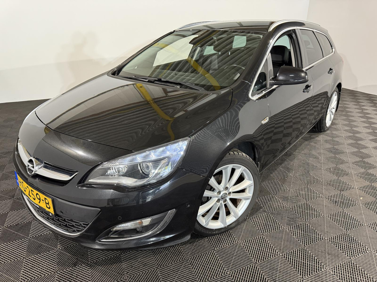 Opel | Astra Sports Tourer | 1.4 Turbo Sport + | 2015 | 218.258 km | HG259B | Logisch - Mobil: gambar 1 Opel | Astra Sports Tourer | 1.4 Turbo Sport + | 2015 | 218.258 km | HG259B | Logisch - Mobil: gambar 1