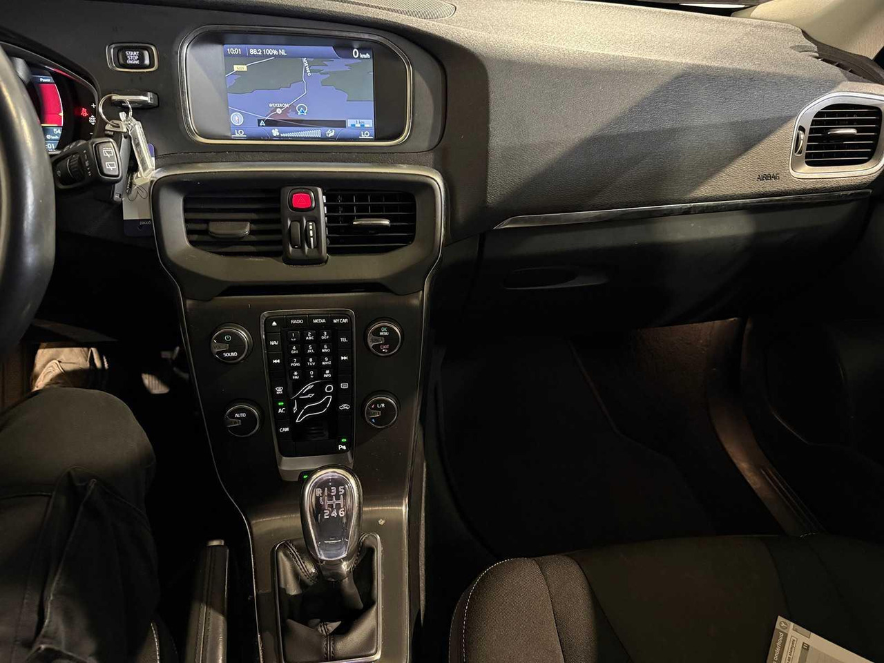 Volvo V40 1.6 T3 Momentum 2-KBP-13 210.566 km - Peralatan lainnya: gambar 5 Volvo V40 1.6 T3 Momentum 2-KBP-13 210.566 km - Peralatan lainnya: gambar 5