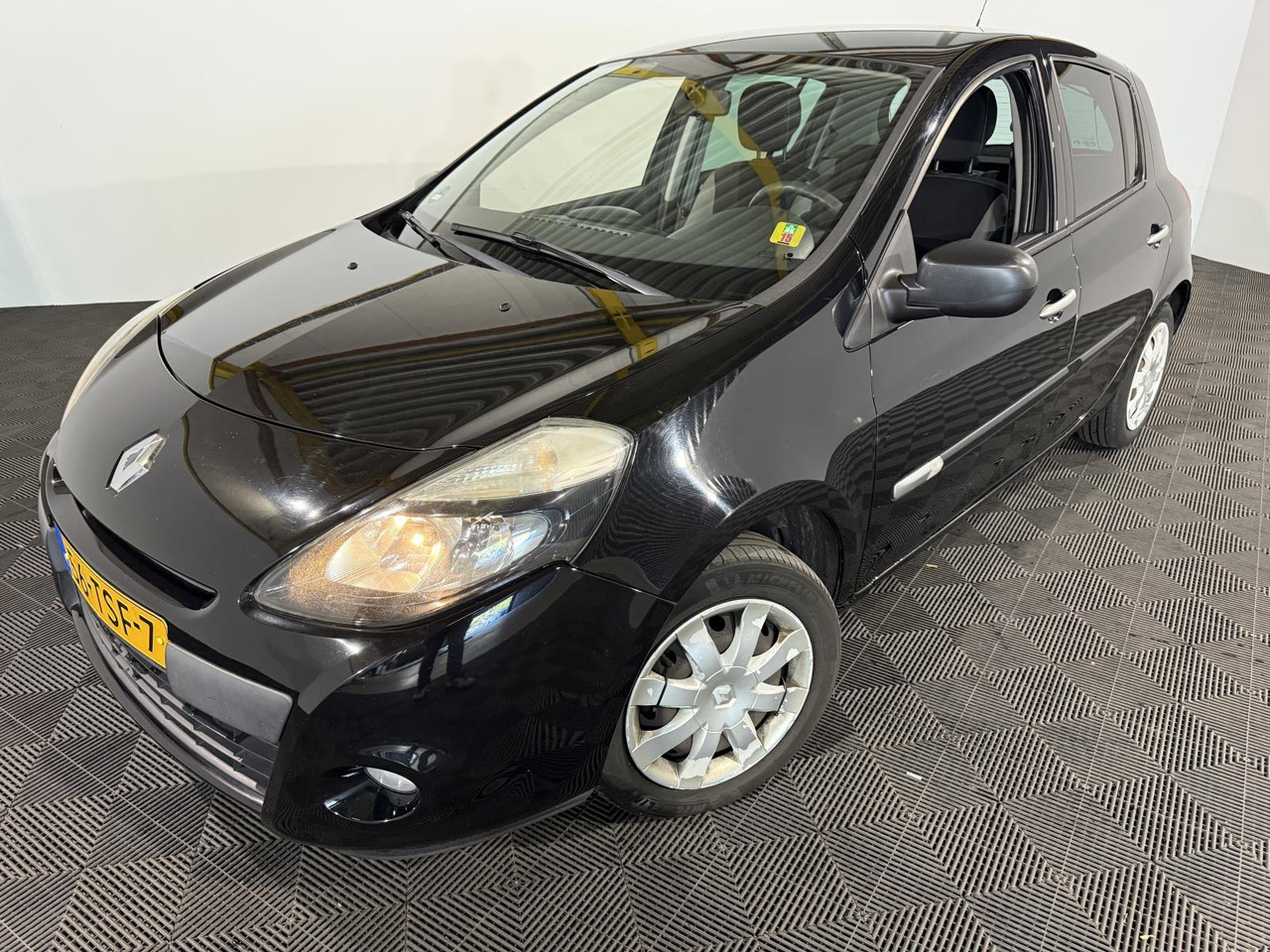 Renault | Clio | 1.2 Authentique | 2012 | 216.427 km | 56TSF7 | Logisch - Hatchback: gambar 1 Renault | Clio | 1.2 Authentique | 2012 | 216.427 km | 56TSF7 | Logisch - Hatchback: gambar 1