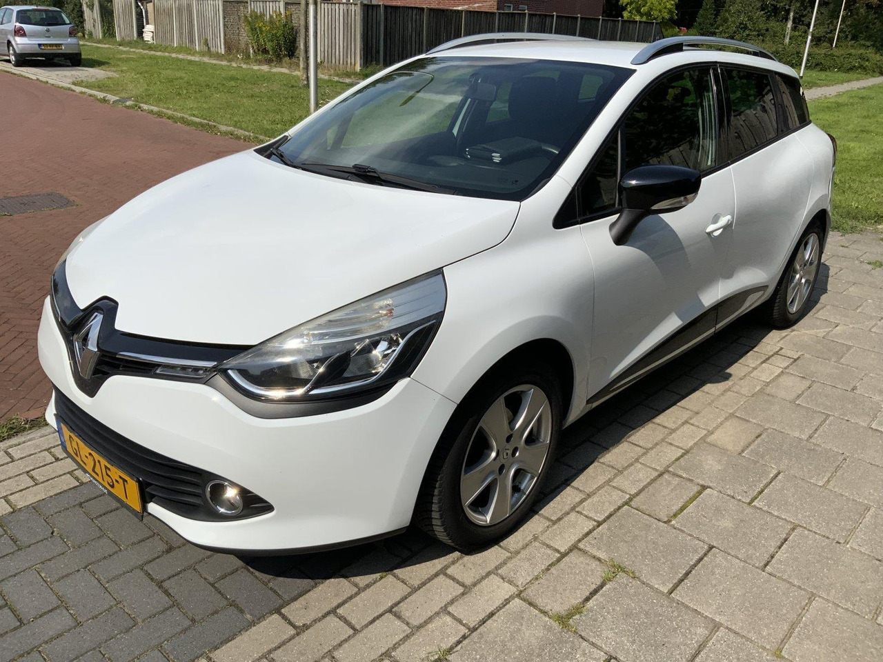 Renault | Clio Estate | 0.9 TCe Expression | 2015 | 120.426 km | GL-215-T - Mobil: gambar 1 Renault | Clio Estate | 0.9 TCe Expression | 2015 | 120.426 km | GL-215-T - Mobil: gambar 1