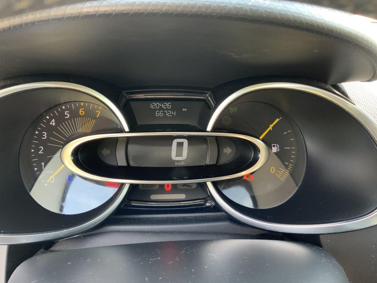 Renault | Clio Estate | 0.9 TCe Expression | 2015 | 120.426 km | GL-215-T - Mobil: gambar 5 Renault | Clio Estate | 0.9 TCe Expression | 2015 | 120.426 km | GL-215-T - Mobil: gambar 5