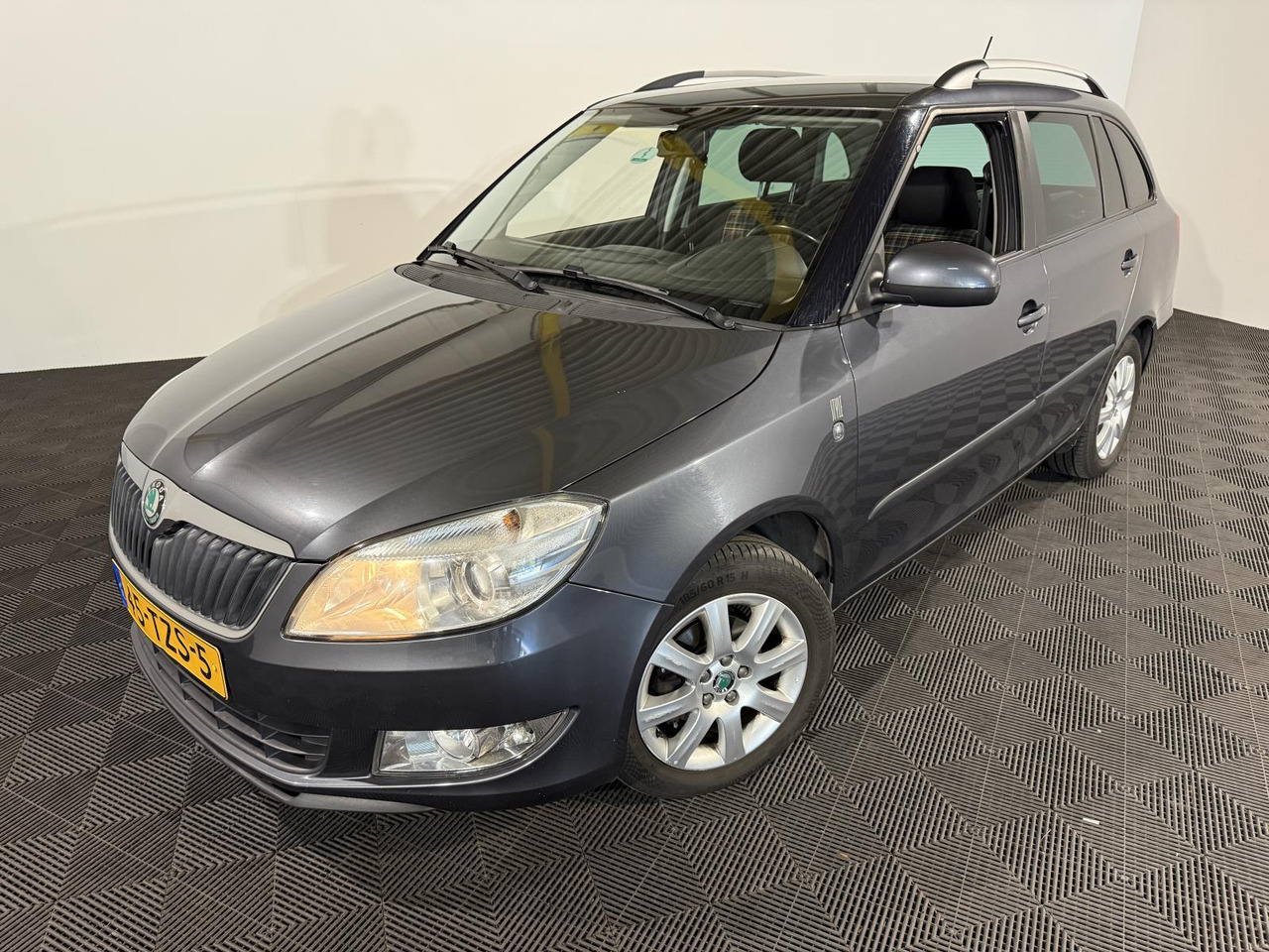 Skoda | Fabia Combi | 1.2 TSI Style | 2012 | 178.890 km | 45TZS5 | Logisch - Mobil: gambar 1 Skoda | Fabia Combi | 1.2 TSI Style | 2012 | 178.890 km | 45TZS5 | Logisch - Mobil: gambar 1