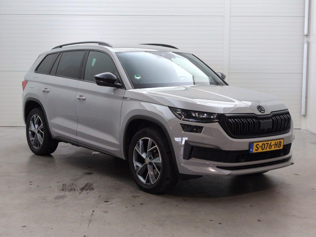Skoda Kodiaq 1.5 TSI Sportline Business | 2023 | 87.432 km | Automaat | S076HB | NAP: Logisch - Mobil SUV: gambar 2 Skoda Kodiaq 1.5 TSI Sportline Business | 2023 | 87.432 km | Automaat | S076HB | NAP: Logisch - Mobil SUV: gambar 2