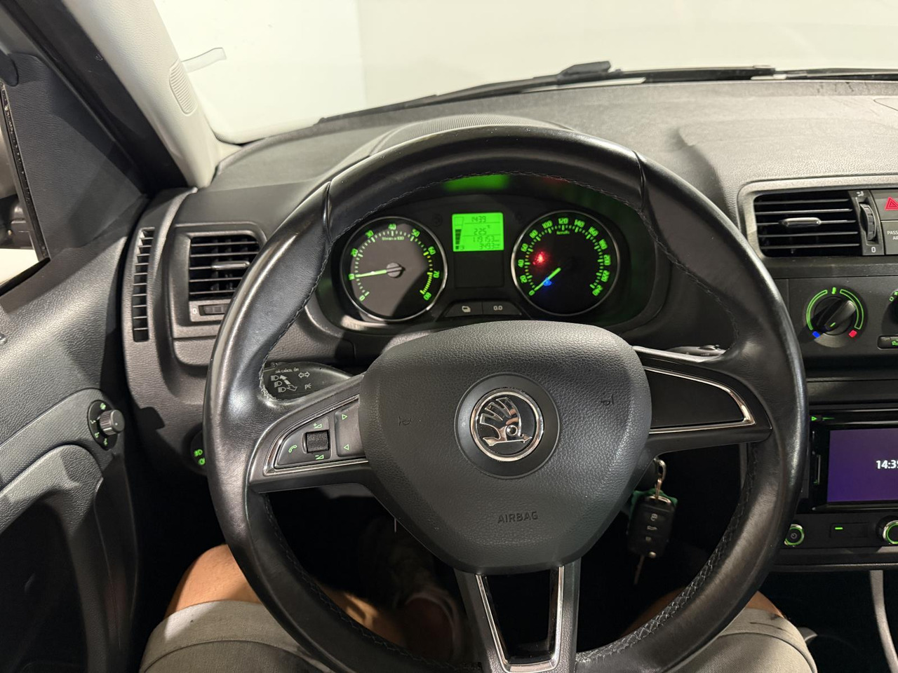 Skoda Roomster 1.2 TSI Drive | 2015 | 119.156 km | 2-XTS-79 - Mobil: gambar 5 Skoda Roomster 1.2 TSI Drive | 2015 | 119.156 km | 2-XTS-79 - Mobil: gambar 5
