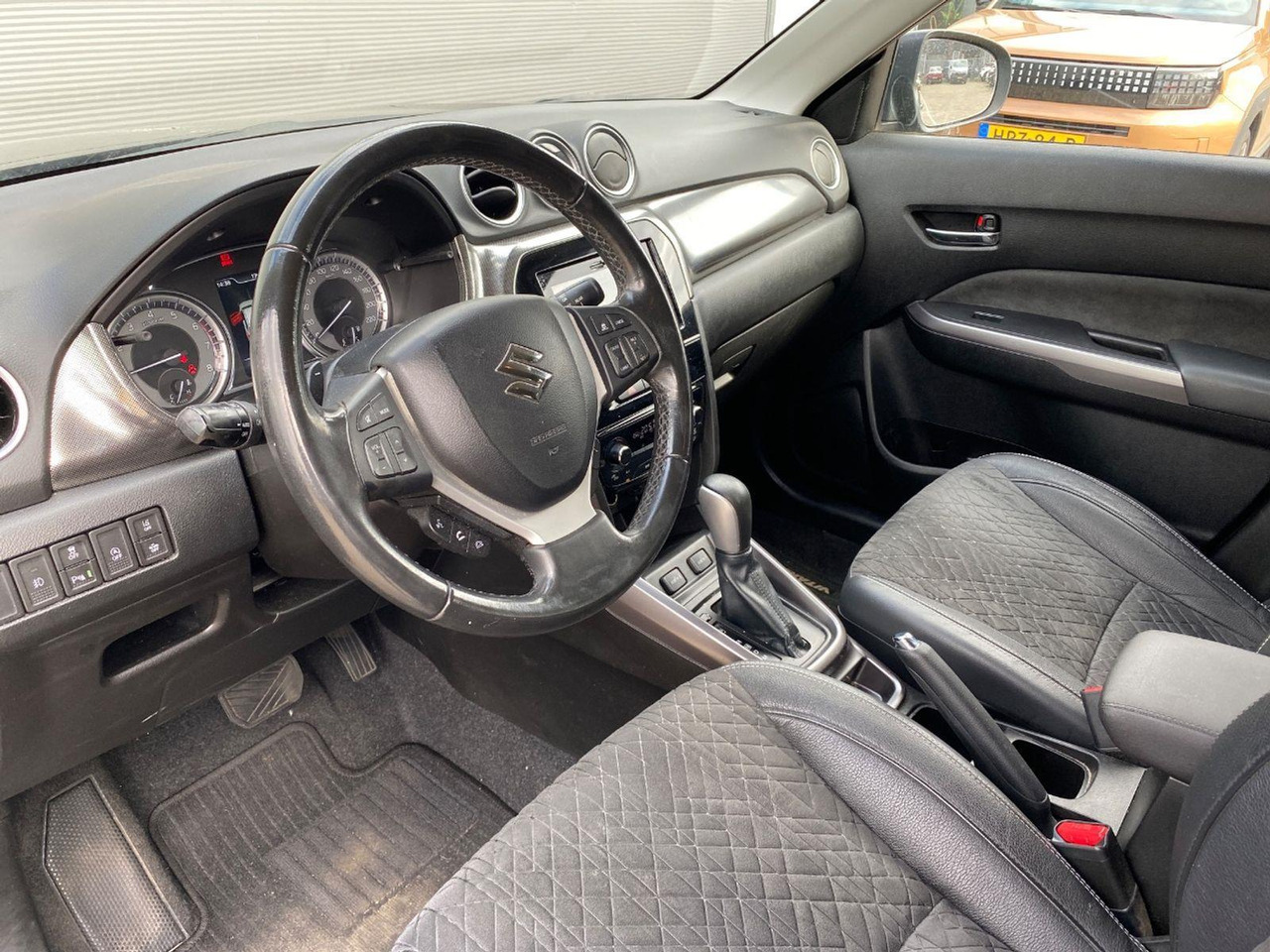 Suzuki Vitara 1.4 Boosterjet Style Smart Hybrid | 2021 | 63.245 km | Automaat | K460TV | NAP: Logisch - Mobil SUV: gambar 5 Suzuki Vitara 1.4 Boosterjet Style Smart Hybrid | 2021 | 63.245 km | Automaat | K460TV | NAP: Logisch - Mobil SUV: gambar 5