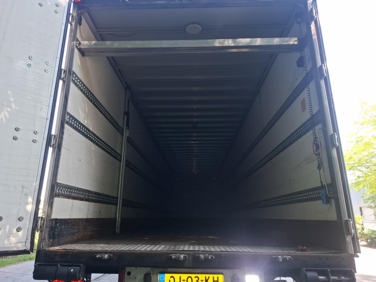 Semi-trailer kotak tertutup System Trailers WSJPRS2206TBA2618: gambar 11