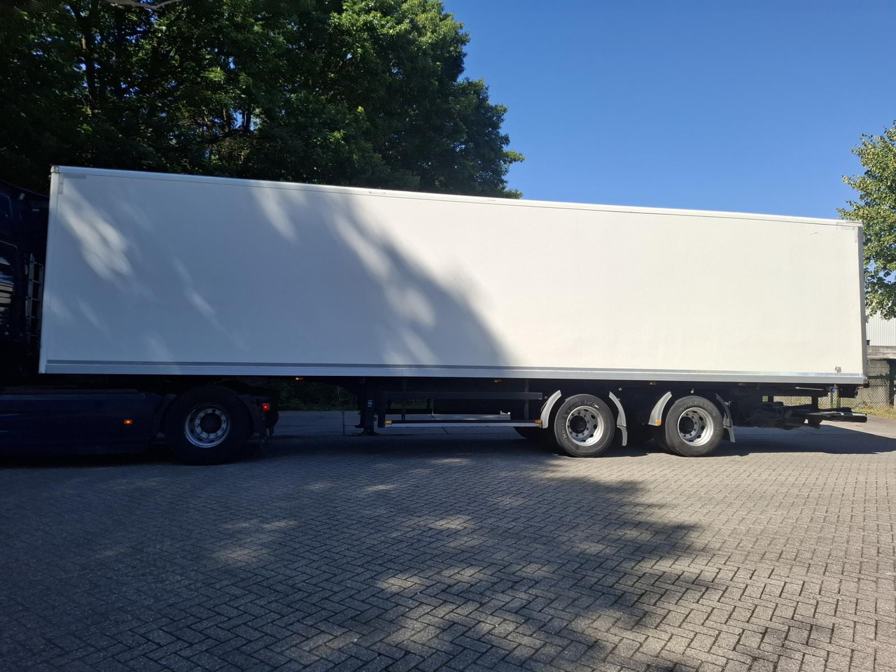 Semi-trailer kotak tertutup System Trailers WSJPRS2206TBA2618: gambar 13