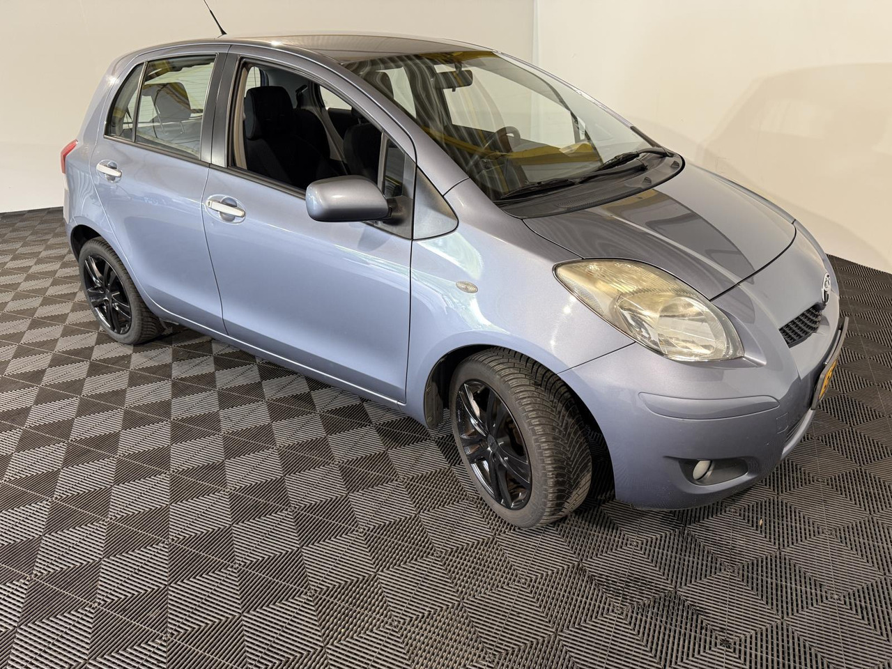 Toyota Yaris 1.3 VVTi Aspiration | 2010 | 169.743 km | 68-LGP-3 - Hatchback: gambar 3 Toyota Yaris 1.3 VVTi Aspiration | 2010 | 169.743 km | 68-LGP-3 - Hatchback: gambar 3
