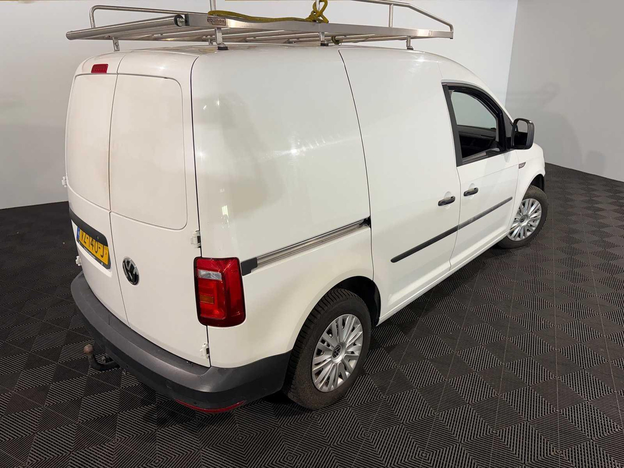 Volkswagen Caddy 2.0 TDI L1H1 BMT Comfortline VZ-140-J 169.307 km - Van kecil: gambar 4 Volkswagen Caddy 2.0 TDI L1H1 BMT Comfortline VZ-140-J 169.307 km - Van kecil: gambar 4