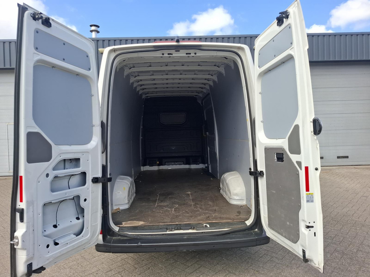 Volkswagen Crafter 35 2.0 TDI L4H3 | 2022 | 135.282 km | VPR-84-T - Van panel: gambar 4 Volkswagen Crafter 35 2.0 TDI L4H3 | 2022 | 135.282 km | VPR-84-T - Van panel: gambar 4