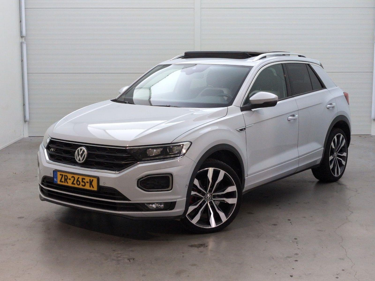 Volkswagen T-Roc 1.5 TSI Sport Business R | 2019 | 121.700 km | Automaat | ZR265K | NAP: Logisch - Mobil SUV: gambar 1 Volkswagen T-Roc 1.5 TSI Sport Business R | 2019 | 121.700 km | Automaat | ZR265K | NAP: Logisch - Mobil SUV: gambar 1