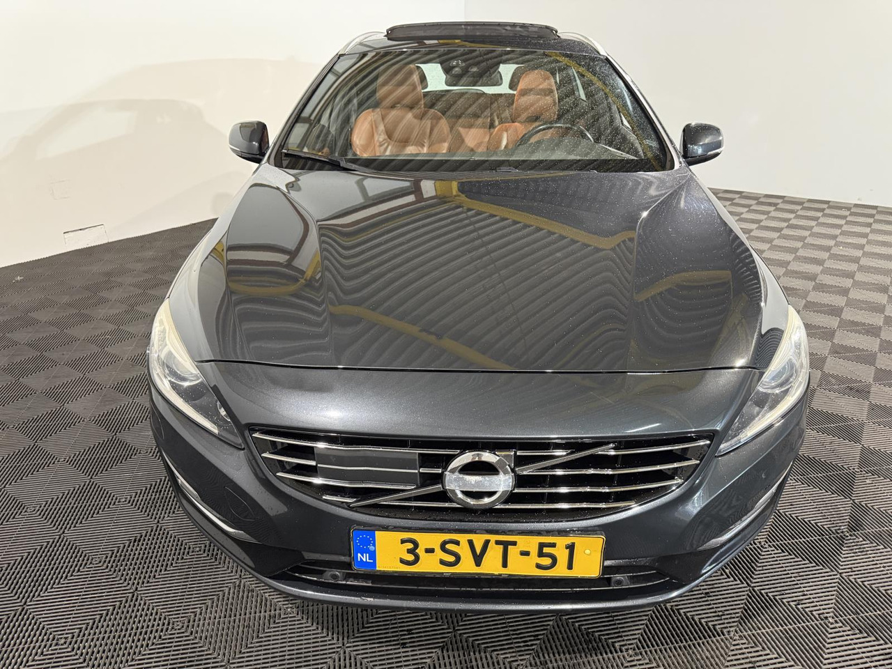 Volvo V60 2.4 D6 AWD Plug-In Hybrid Summum | 2013 | 3-SVT-51 | 247.435 km | 3-SVT-51 - Mobil: gambar 5 Volvo V60 2.4 D6 AWD Plug-In Hybrid Summum | 2013 | 3-SVT-51 | 247.435 km | 3-SVT-51 - Mobil: gambar 5