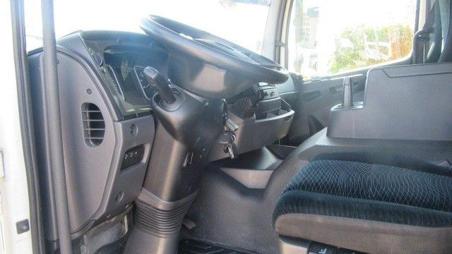 Mercedes-Benz 1527L Pr.Pl.LBW km 31.000 - Truk dengan terpal samping: gambar 4 Mercedes-Benz 1527L Pr.Pl.LBW km 31.000 - Truk dengan terpal samping: gambar 4