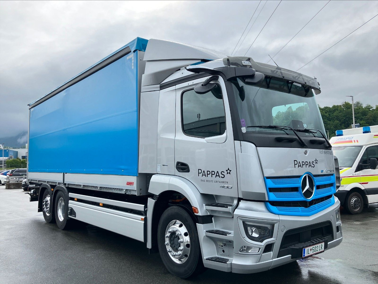 Mercedes-Benz eActros 400L 6x2 - Truk dengan terpal samping, Truk listrik: gambar 4 Mercedes-Benz eActros 400L 6x2 - Truk dengan terpal samping, Truk listrik: gambar 4