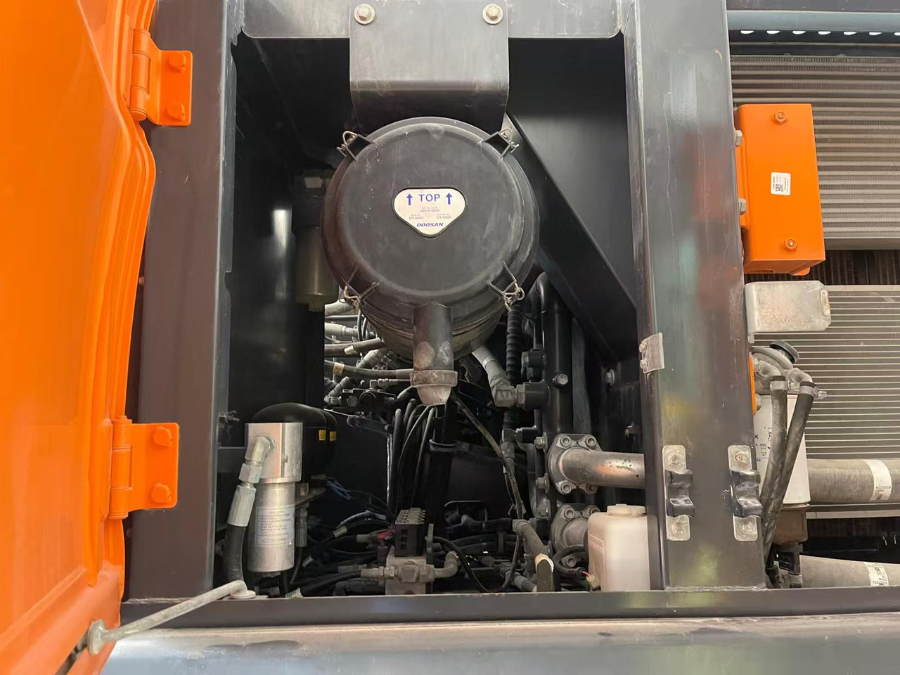 DOOSAN DX210 - Ekskavator roda: gambar 1 DOOSAN DX210 - Ekskavator roda: gambar 1