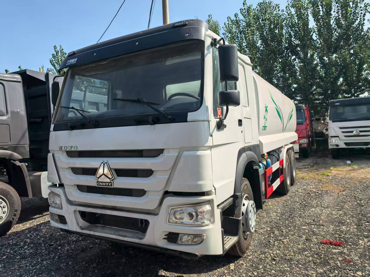 HOWO 371 - Truk tangki: gambar 2 HOWO 371 - Truk tangki: gambar 2