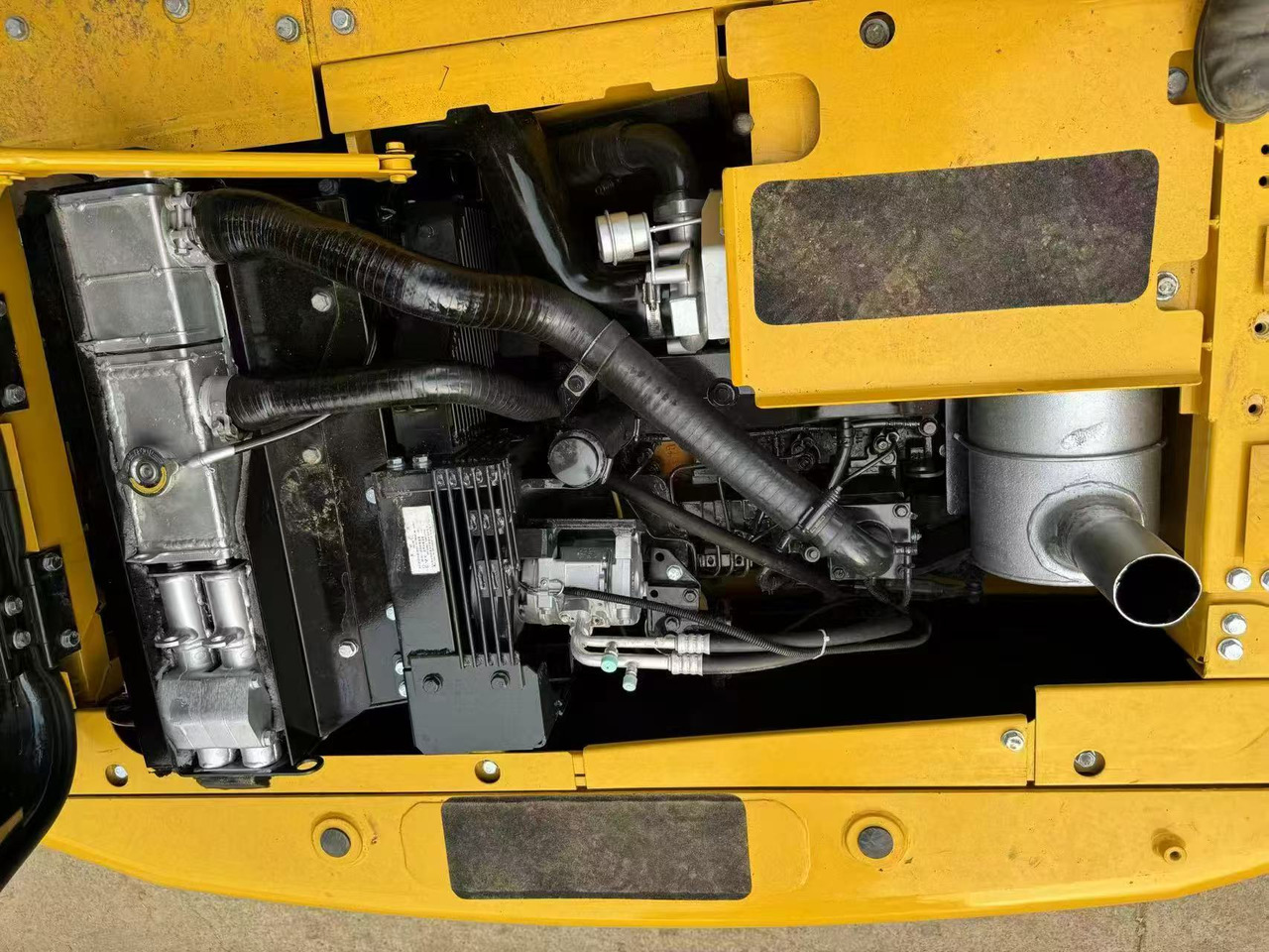 KOMATSU PC130-7 - Ekskavator perayap: gambar 1 KOMATSU PC130-7 - Ekskavator perayap: gambar 1