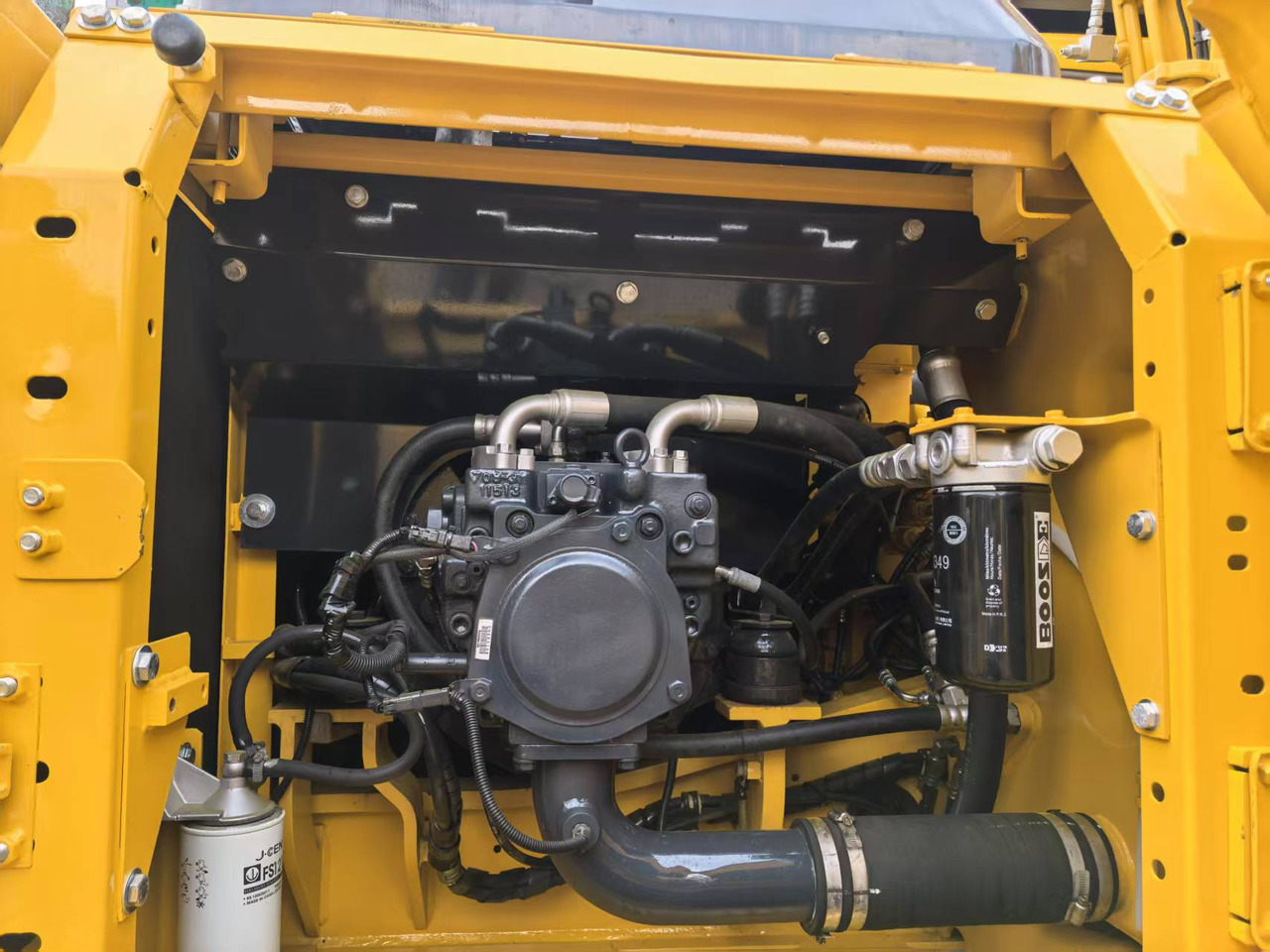KOMATSU PC160 - Ekskavator perayap: gambar 5 KOMATSU PC160 - Ekskavator perayap: gambar 5
