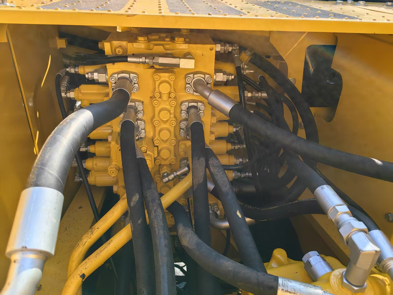 KOMATSU PC200-7 - Ekskavator perayap: gambar 4 KOMATSU PC200-7 - Ekskavator perayap: gambar 4
