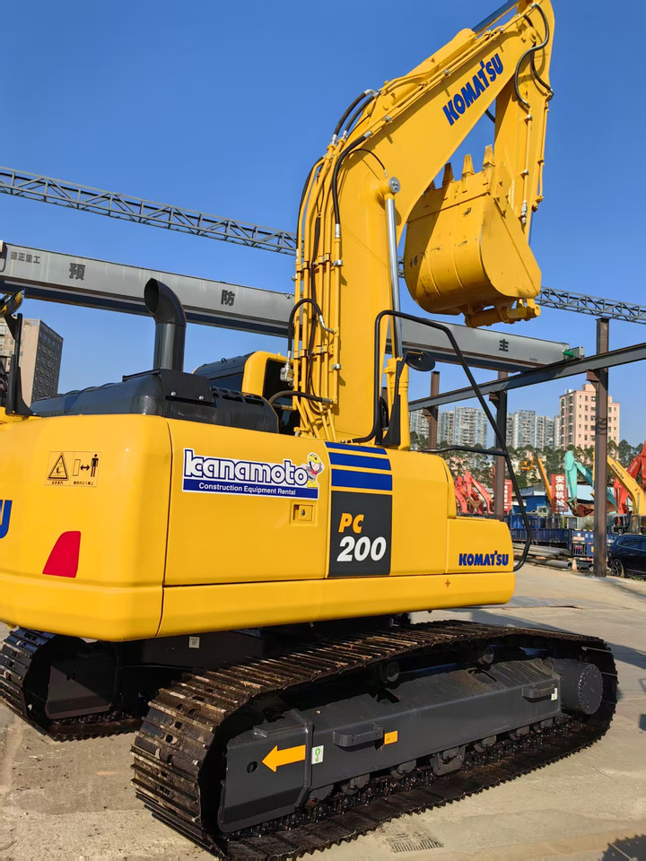 KOMATSU PC200-7 - Ekskavator perayap: gambar 1 KOMATSU PC200-7 - Ekskavator perayap: gambar 1