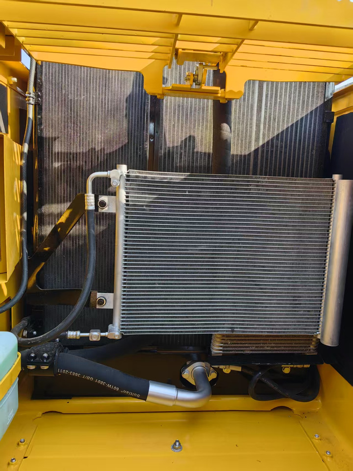 KOMATSU PC200-7 - Ekskavator perayap: gambar 5 KOMATSU PC200-7 - Ekskavator perayap: gambar 5