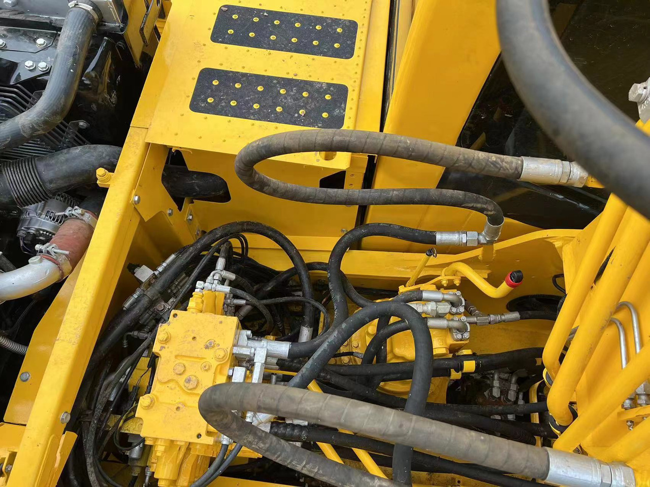 Komatsu PC200-7 - Ekskavator perayap: gambar 5 Komatsu PC200-7 - Ekskavator perayap: gambar 5