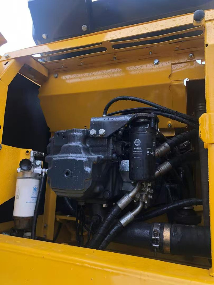 Komatsu PC220-8 - Ekskavator perayap: gambar 5 Komatsu PC220-8 - Ekskavator perayap: gambar 5