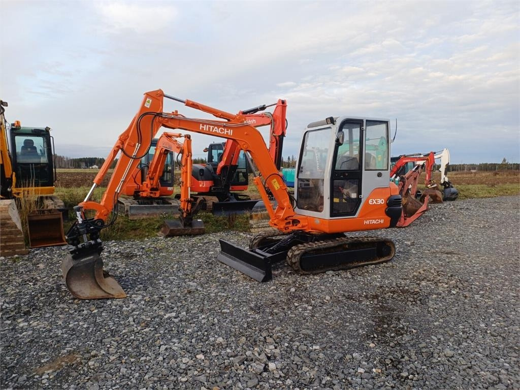 Hitachi EX30 Kallistuvalla liittimellä - Ekskavator mini: gambar 1 Hitachi EX30 Kallistuvalla liittimellä - Ekskavator mini: gambar 1