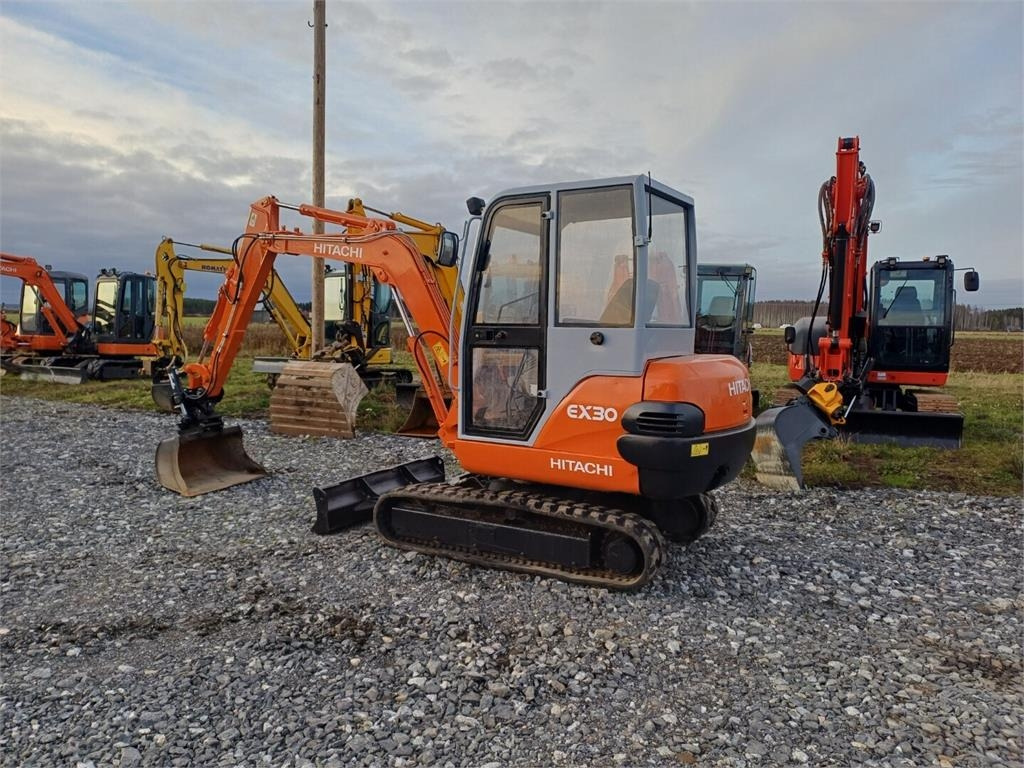 Hitachi EX30 Kallistuvalla liittimellä - Ekskavator mini: gambar 3 Hitachi EX30 Kallistuvalla liittimellä - Ekskavator mini: gambar 3
