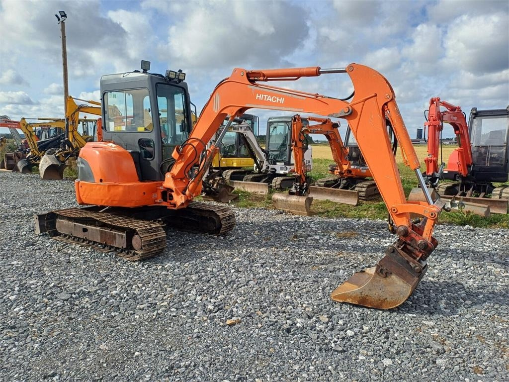 Hitachi EX50U kallistuvalla s40 liittimellä. - Ekskavator mini: gambar 4 Hitachi EX50U kallistuvalla s40 liittimellä. - Ekskavator mini: gambar 4