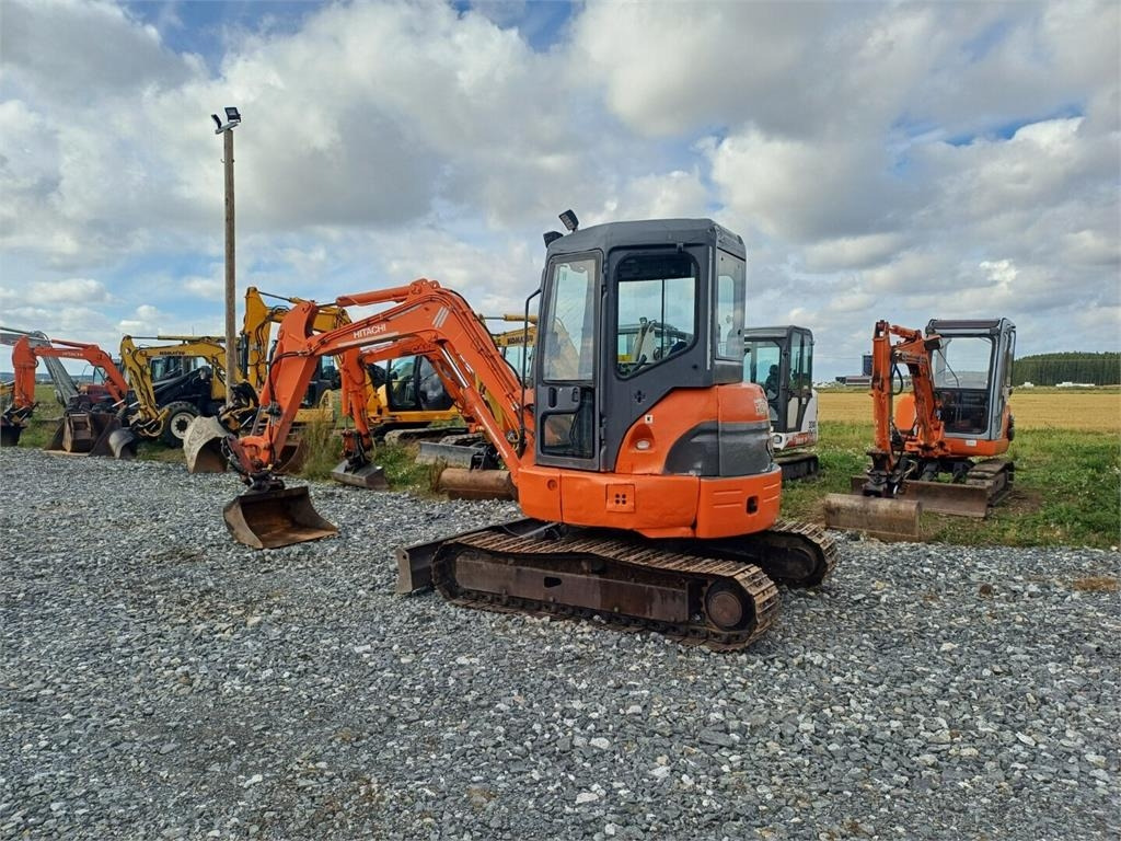 Hitachi EX50U kallistuvalla s40 liittimellä. - Ekskavator mini: gambar 3 Hitachi EX50U kallistuvalla s40 liittimellä. - Ekskavator mini: gambar 3