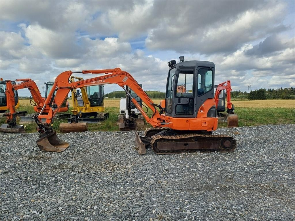 Hitachi EX50U kallistuvalla s40 liittimellä. - Ekskavator mini: gambar 2 Hitachi EX50U kallistuvalla s40 liittimellä. - Ekskavator mini: gambar 2