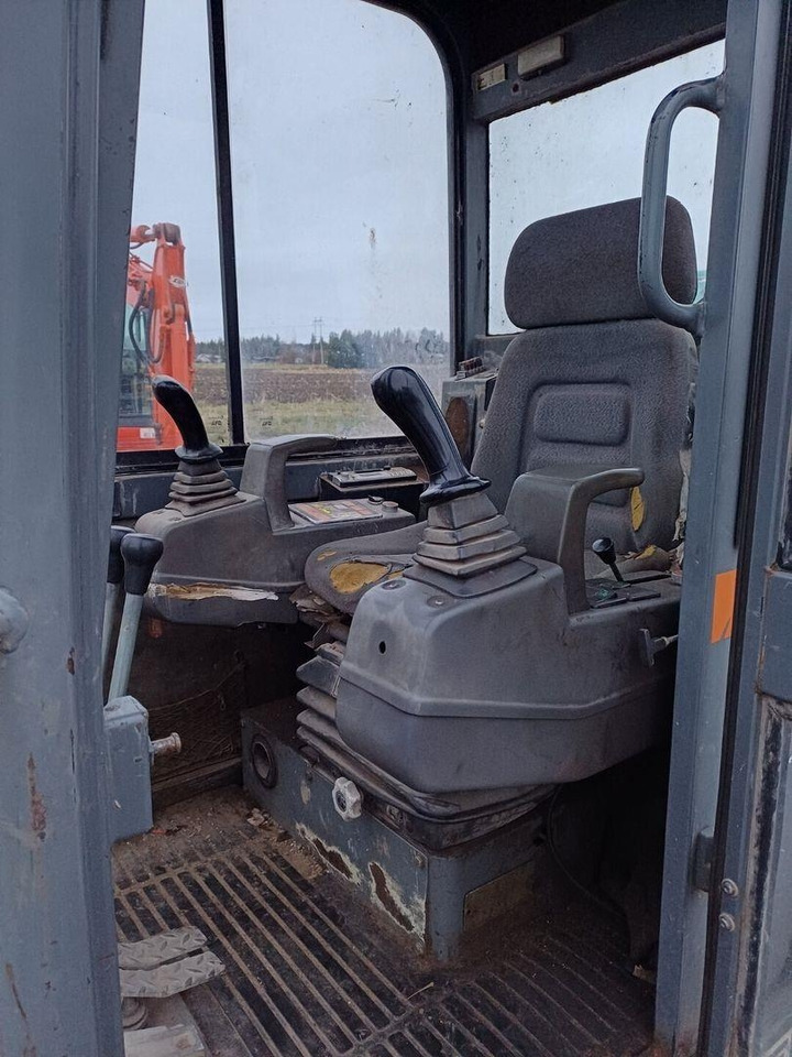 Ekskavator mini Pel-Job EB406 rautateloilla. Kolme kauhaa: gambar 8 Ekskavator mini Pel-Job EB406 rautateloilla. Kolme kauhaa: gambar 8