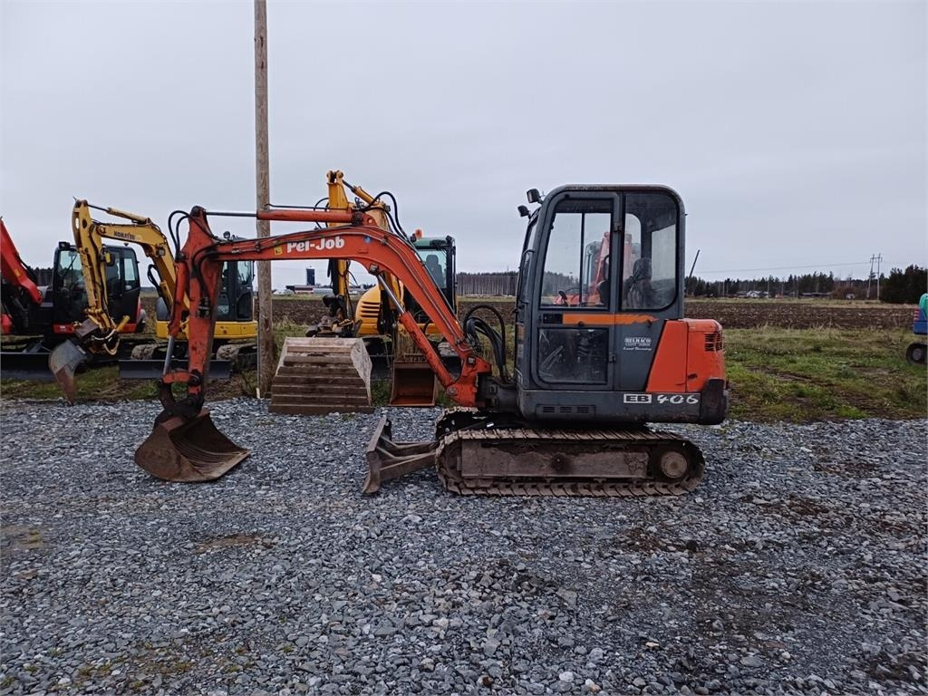 Pel-Job EB406 rautateloilla. Kolme kauhaa - Ekskavator mini: gambar 1 Pel-Job EB406 rautateloilla. Kolme kauhaa - Ekskavator mini: gambar 1